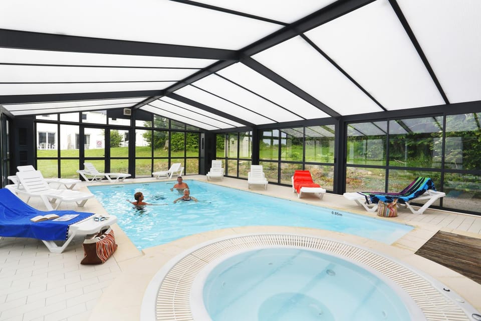 Hot Tub, Swimming pool, sunbed