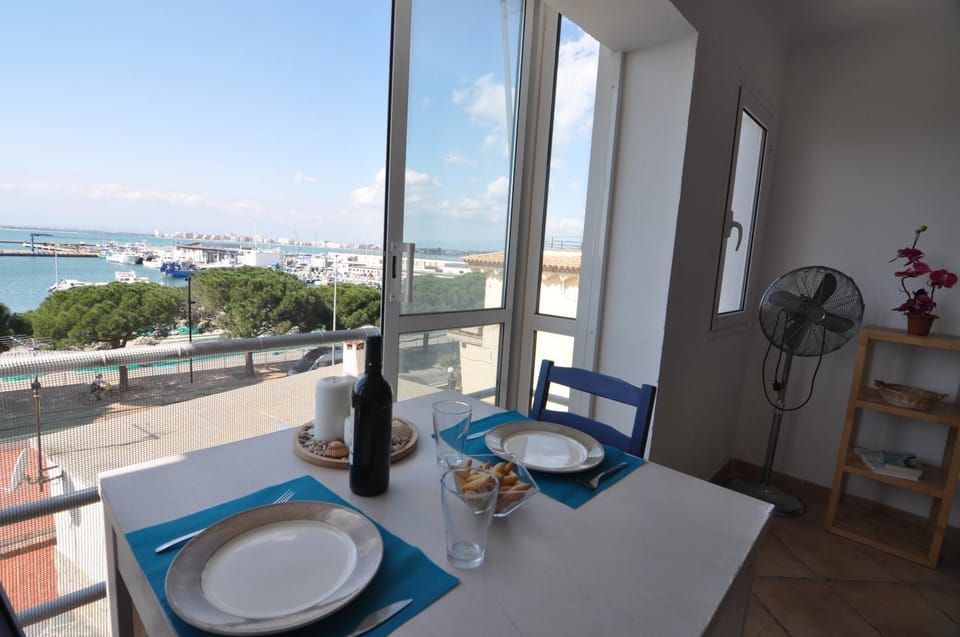 View (from property/room), Dining area, Sea view