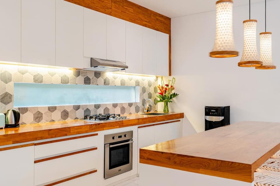 Coffee/tea facilities, Kitchen or kitchenette, oven, stove, toaster