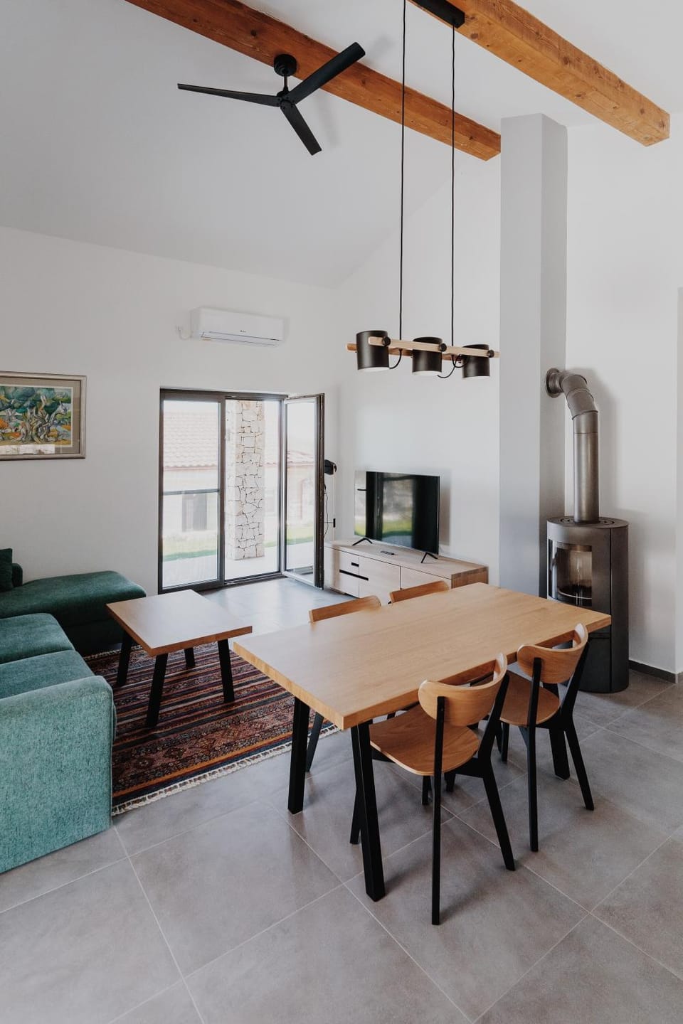 Living room, fireplace, flat iron