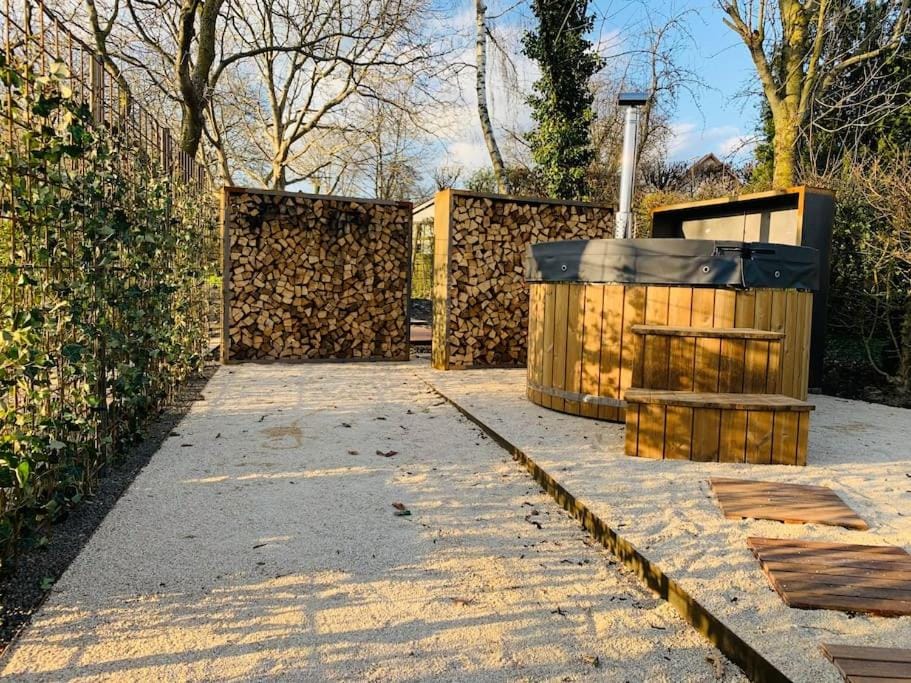 Tynil Saint Jean: renovated old barn + nordic bath House in Flanders