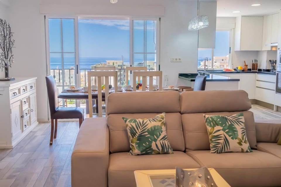 Seating area, Dining area, Sea view