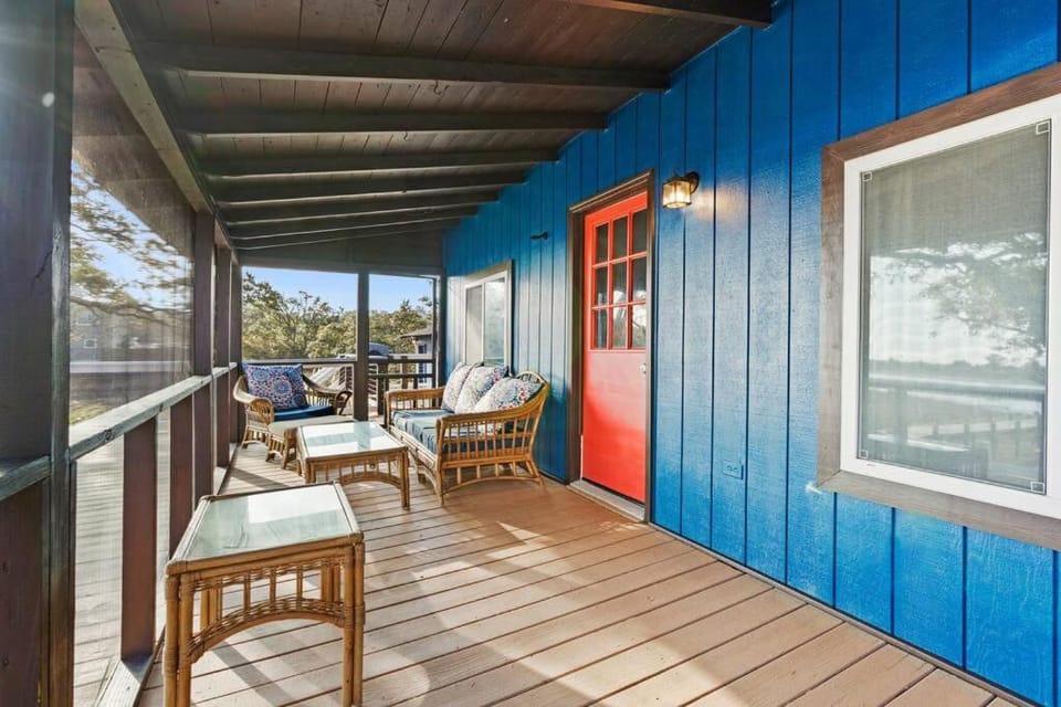 Dolphin Cove - Whole WATERFRONT House with Dock House in Ocean Isle Beach