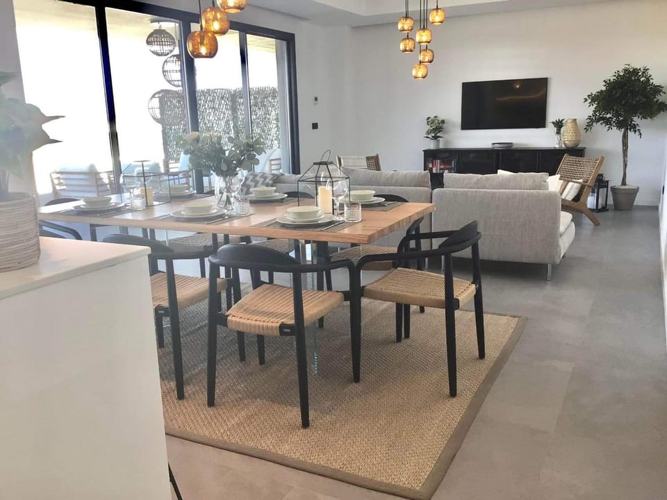 Living room, Dining area