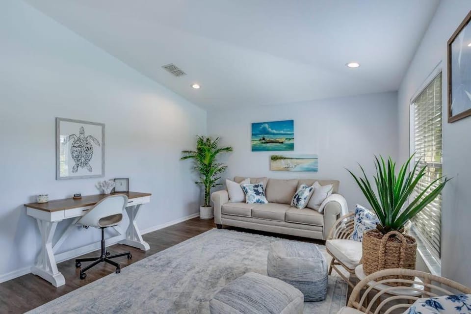 Blue Chair Villa House in Cape Coral