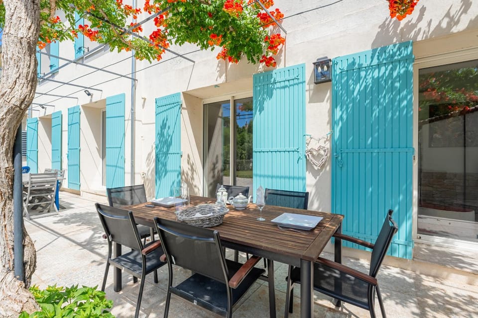 Patio, Dining area