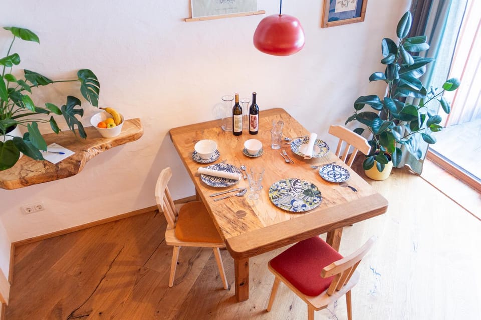 Dining area, Food