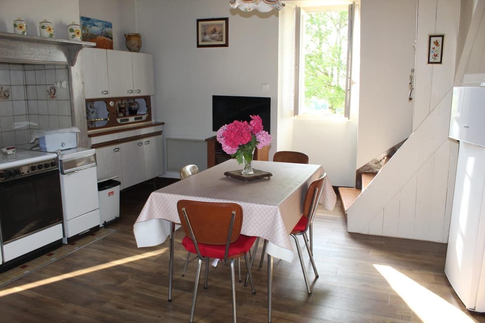 Dining area, Communal kitchen