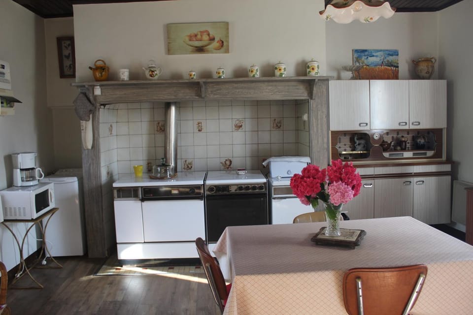 Dining area, Communal kitchen