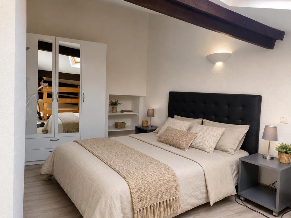 Le Cocon d'Avignon - T2 Duplex 40m2 - Centre historique Intra muros- WIFI CLIMATISATION Apartment in Avignon