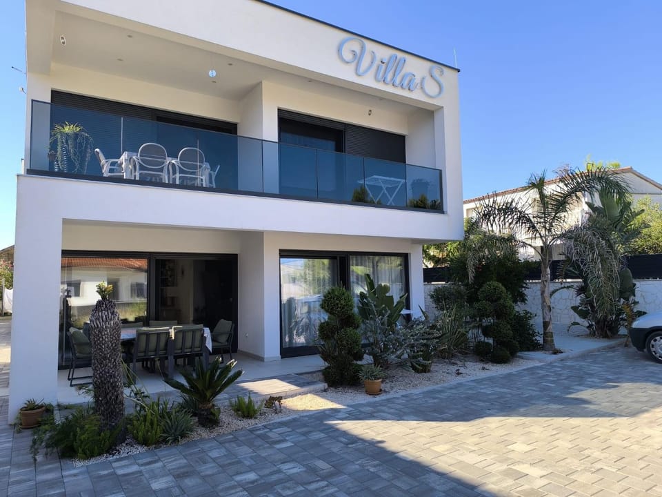 Property building, Day