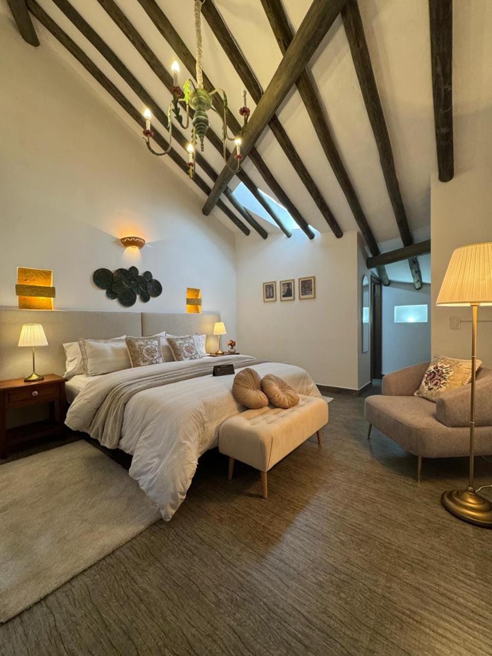 Bed, Living room, Photo of the whole room, Bedroom