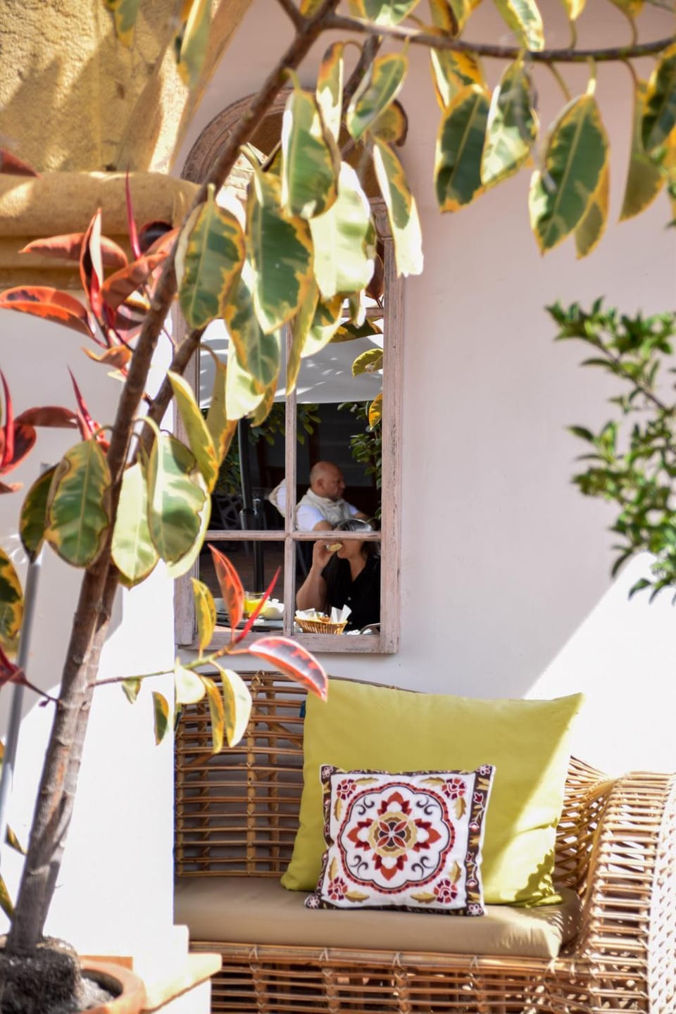 Patio, Restaurant/places to eat, View (from property/room), group of guests