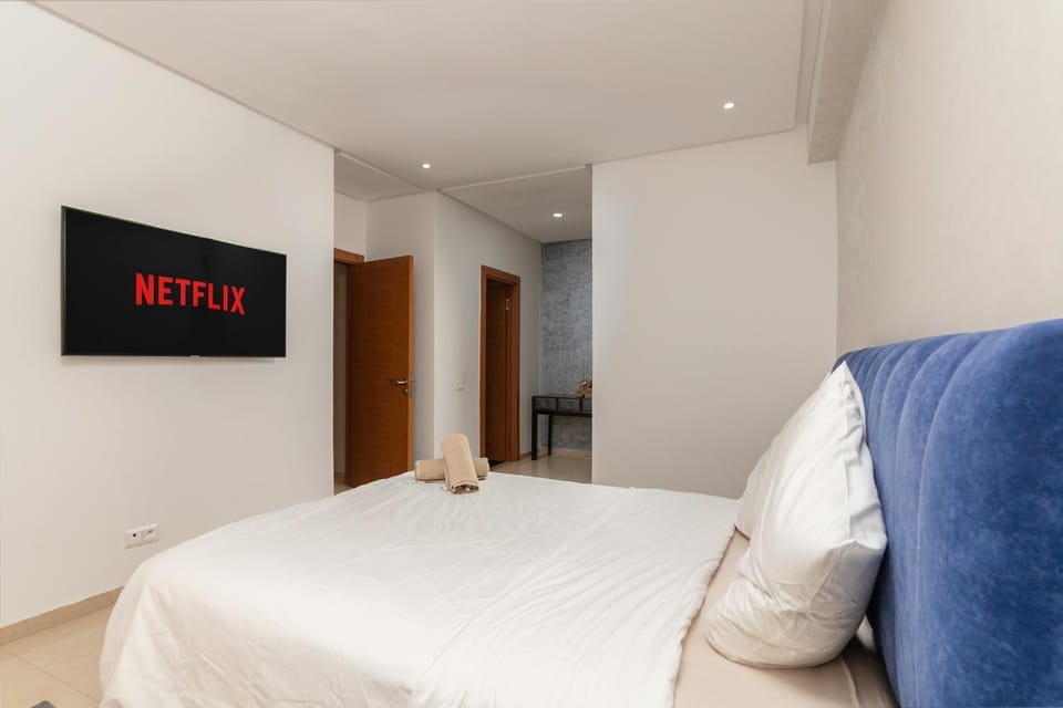 Bed, Night, TV and multimedia, cot, towels