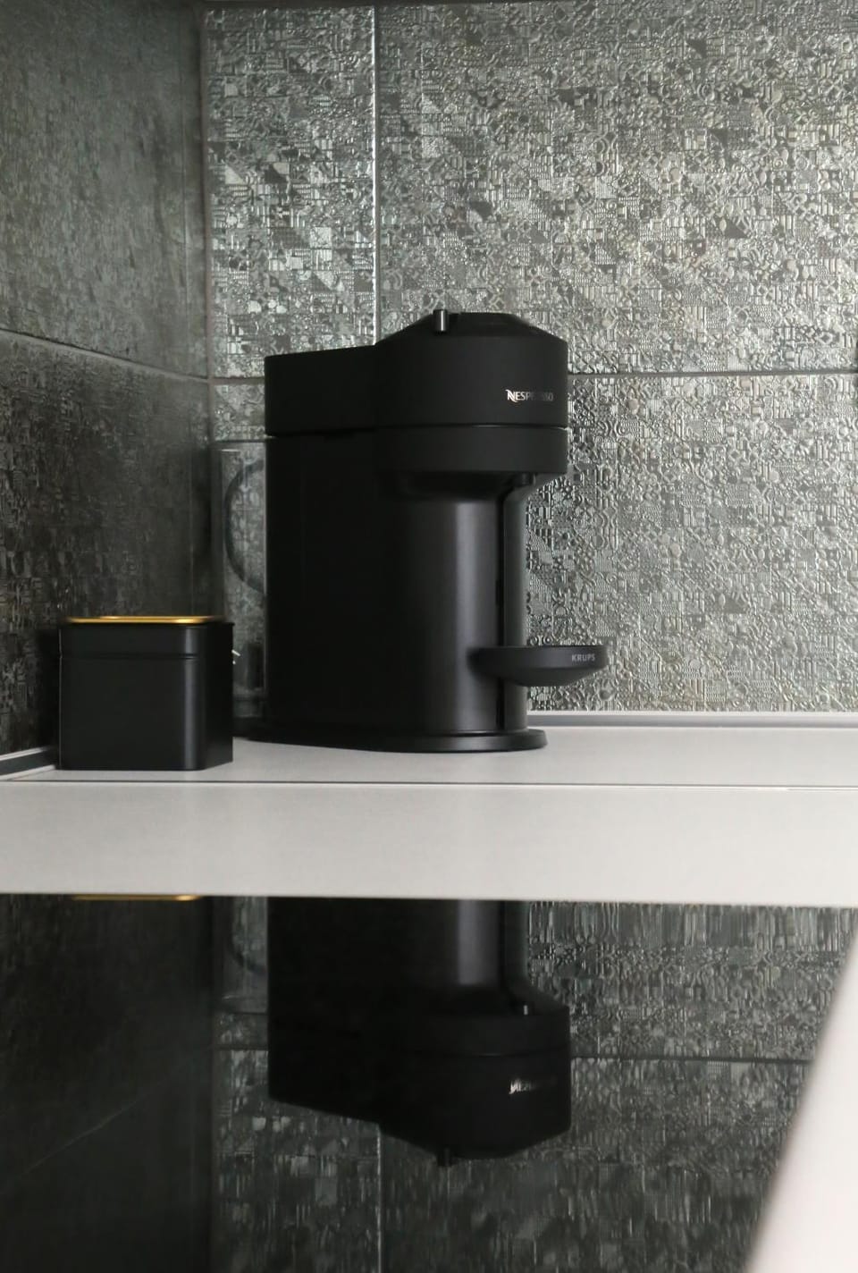 Coffee/tea facilities, kitchen