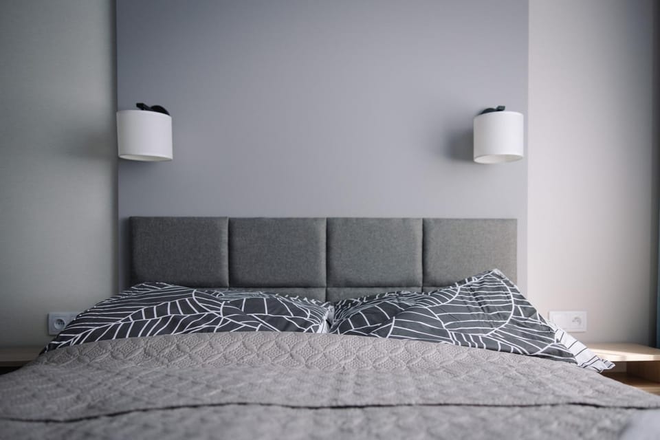 Bed, Seating area, Bedroom