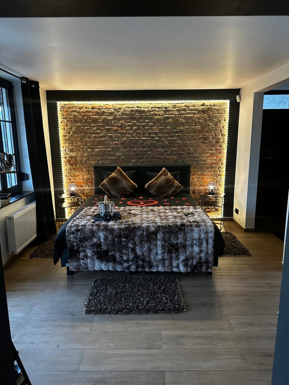 Suite Tino - Jacuzzi privé, cabine infrarouge & vue Cabin in Wallonia, Belgium