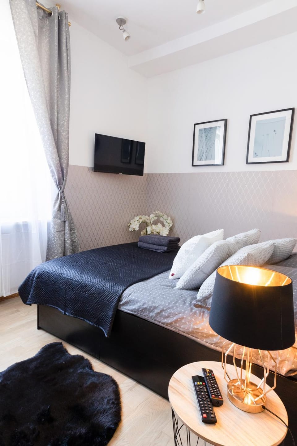 Bed, Photo of the whole room, Bedroom