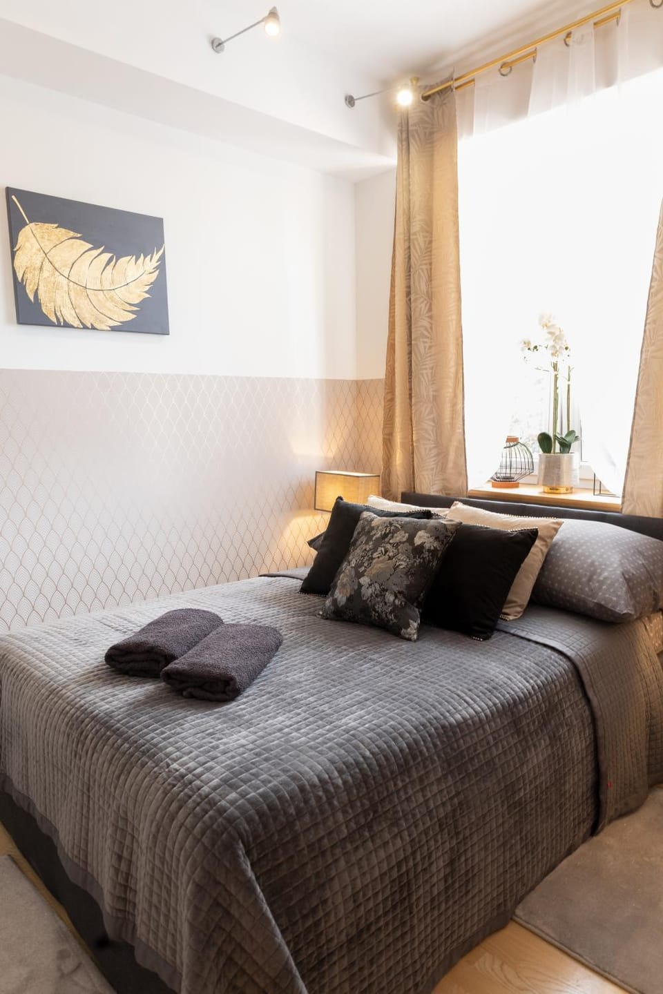 Bed, Photo of the whole room, Bedroom