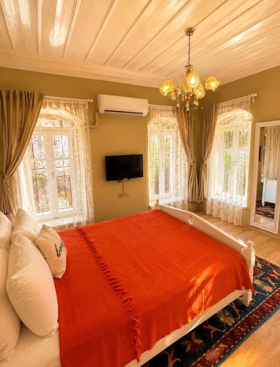 Bed, Photo of the whole room, Bedroom