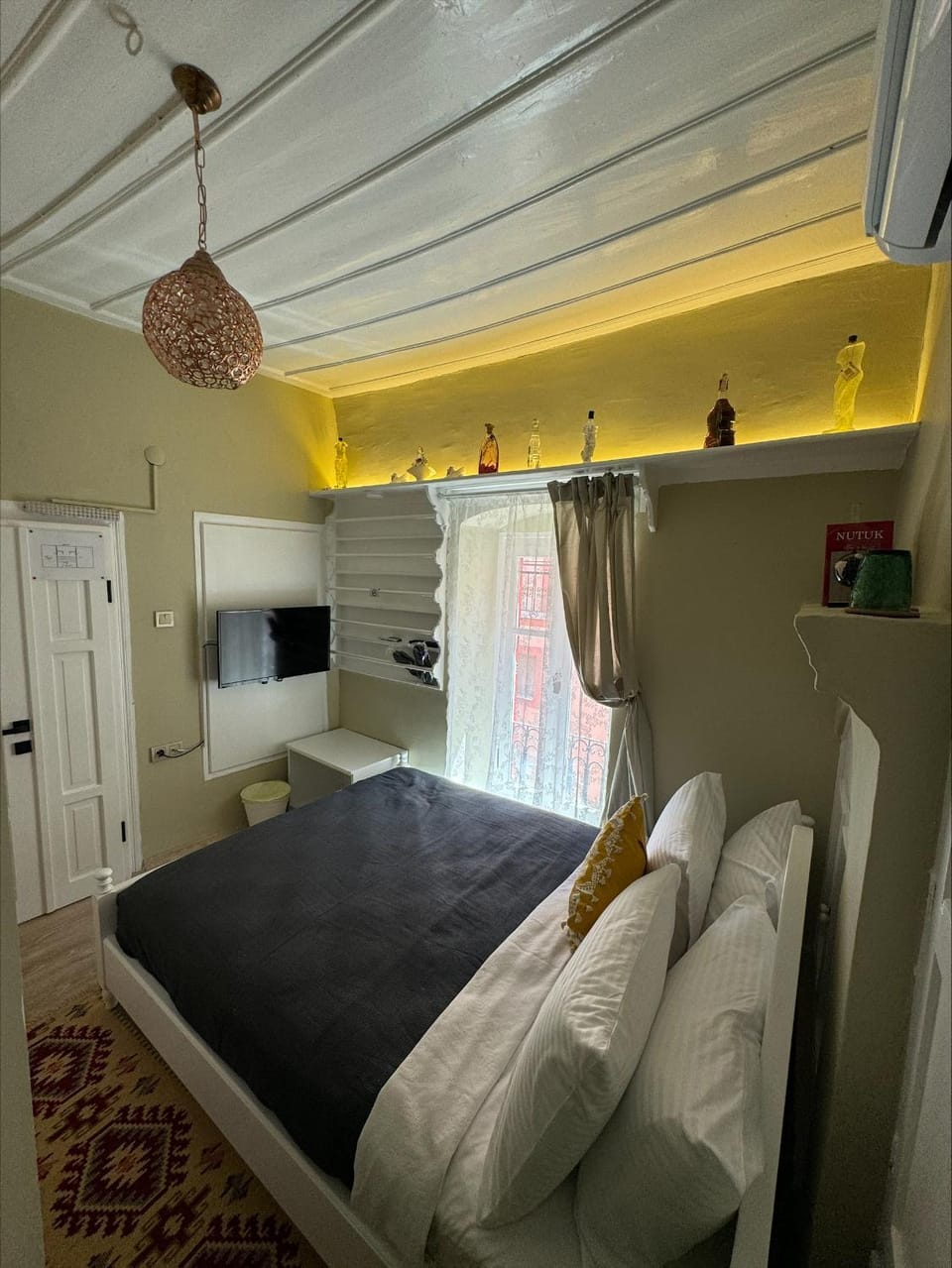 TV and multimedia, Photo of the whole room, Bedroom