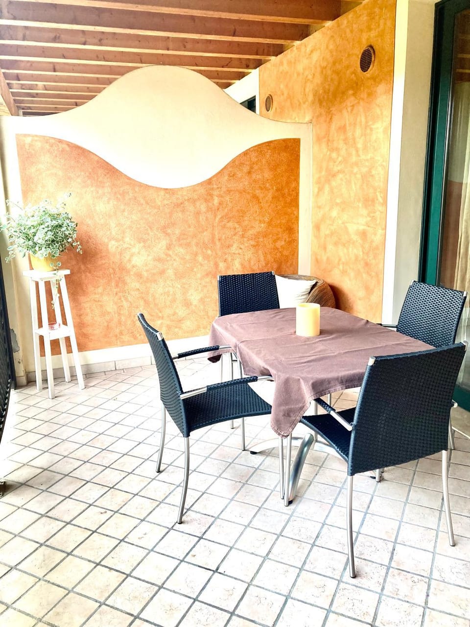 Patio, Dining area