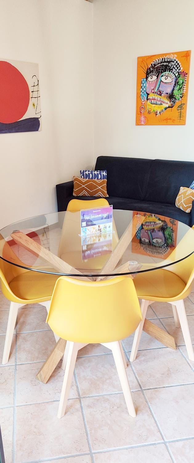 Seating area, Dining area
