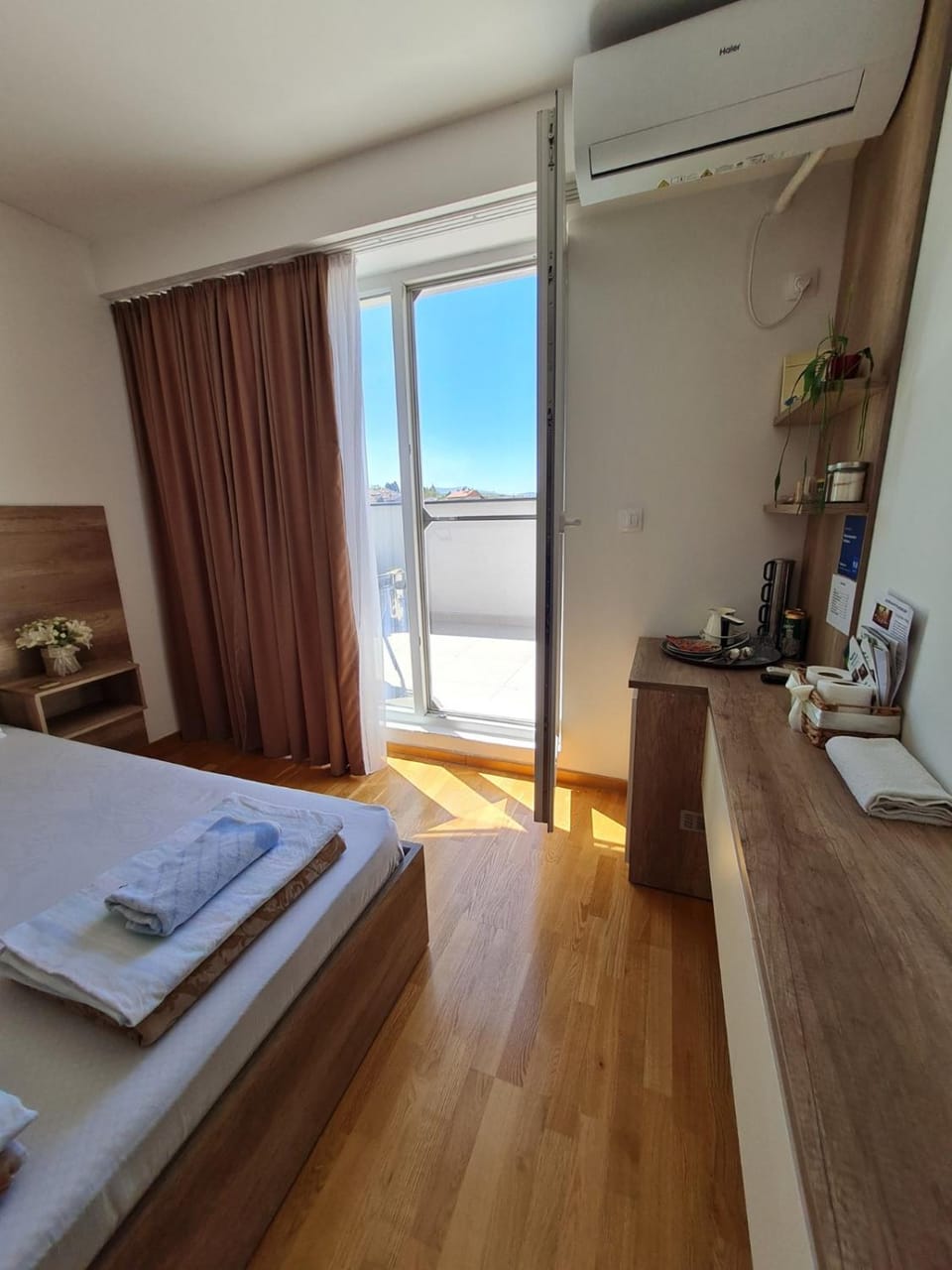 Bedroom, air conditioner
