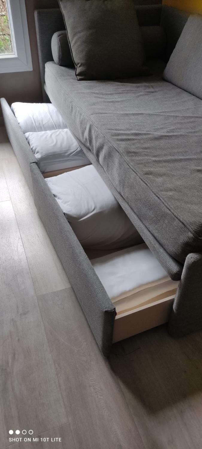 Bed, Living room