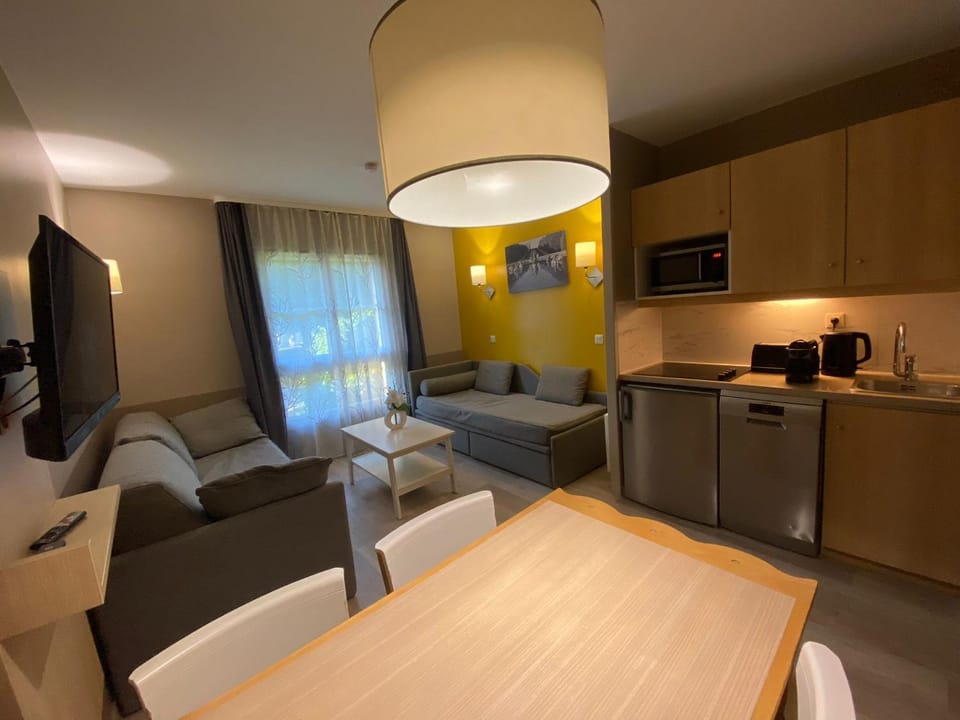 Kitchen or kitchenette, Living room, Seating area