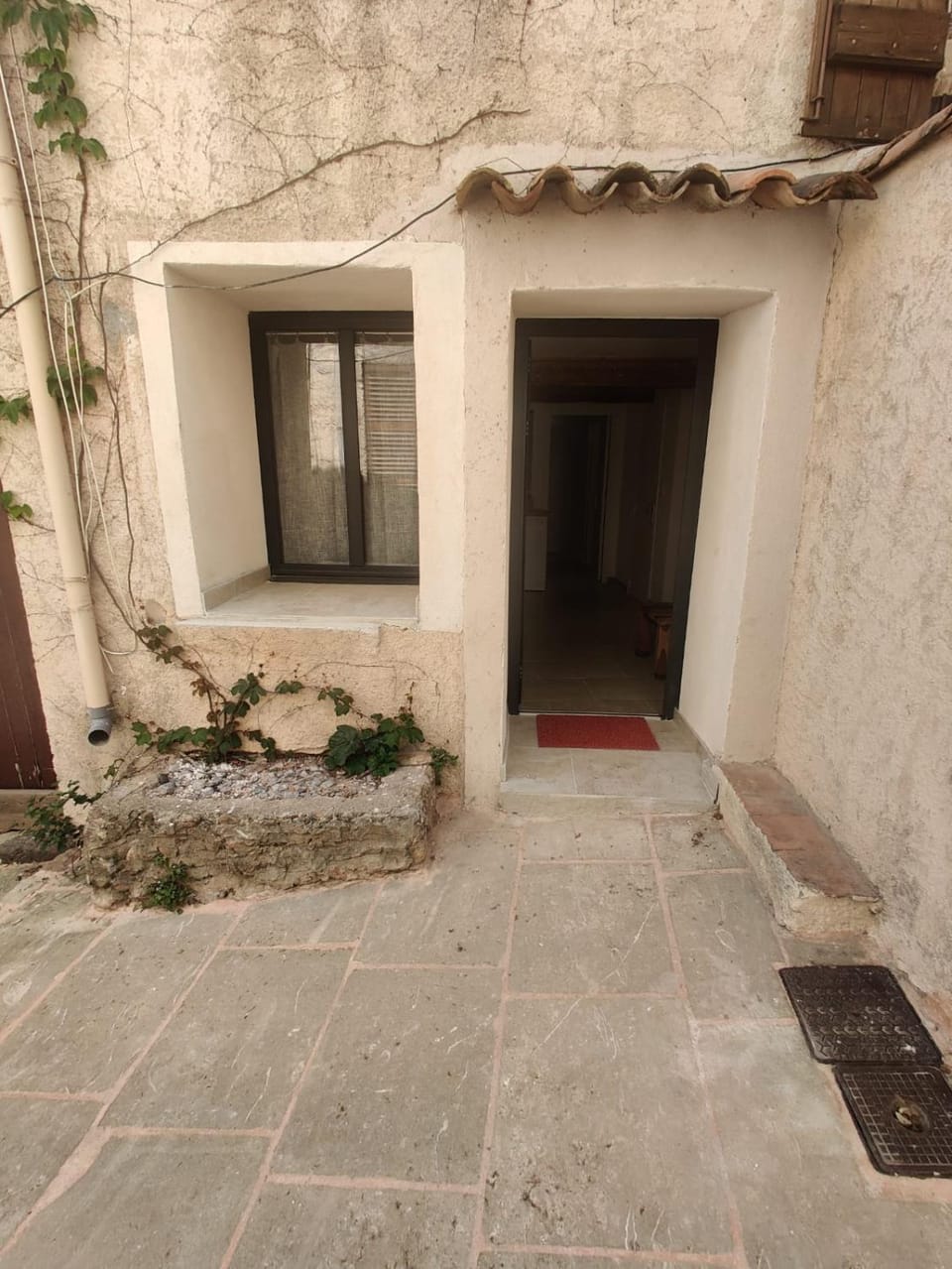 Logement neuf centre du village aux pieds du château Apartment in Grimaud