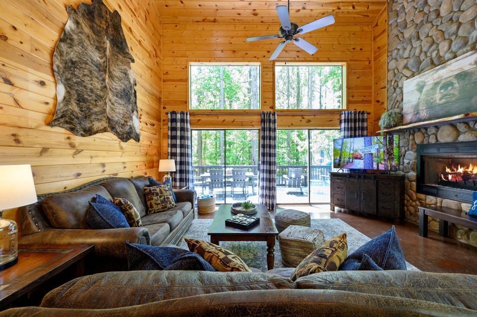 Living room, Seating area, fireplace