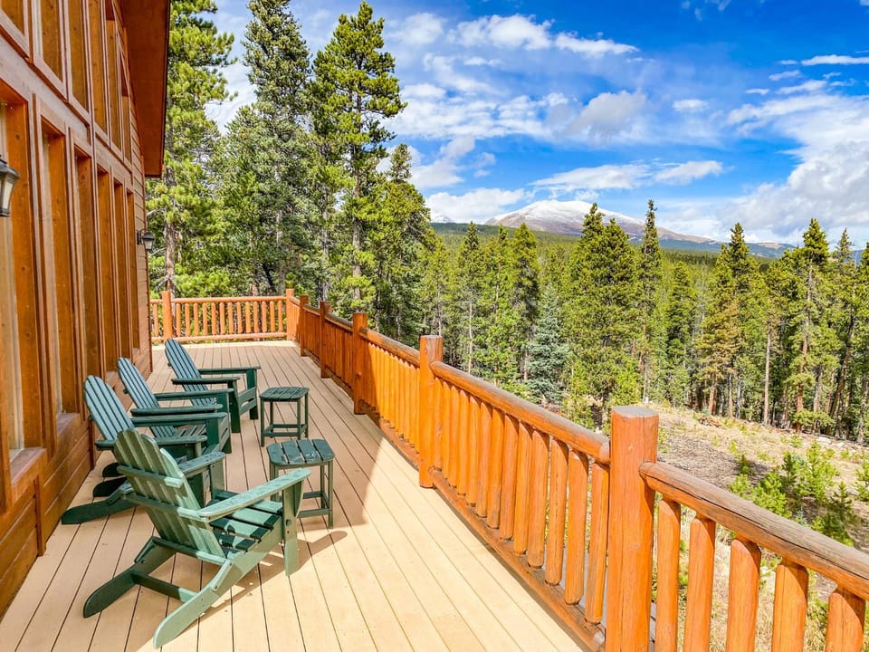 Serene Mountain Cabin Nestled Amongst the Pines - Alpenhaus Cabin in Park County