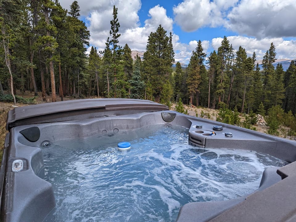 Serene Mountain Cabin Nestled Amongst the Pines - Alpenhaus Cabin in Park County