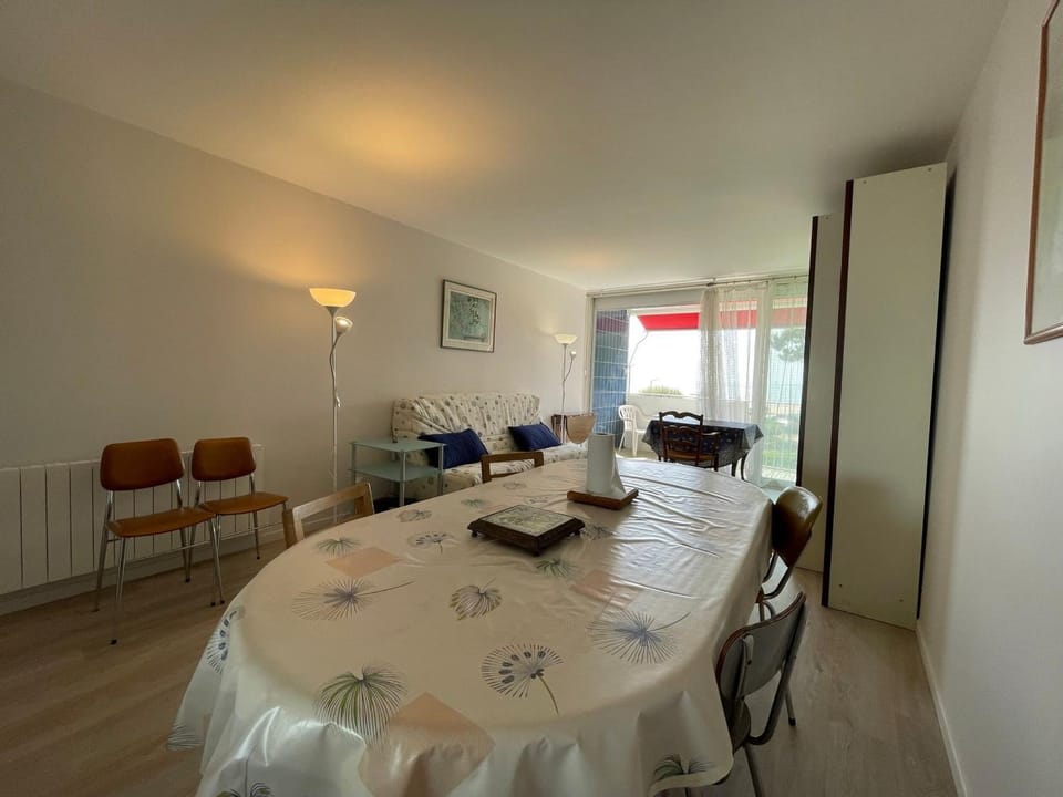 Appartement 3 Ch. Vue Mer, 1er Étage - St-Georges-de-Didonne - FR-1-550-35 Apartment in Nouvelle-Aquitaine