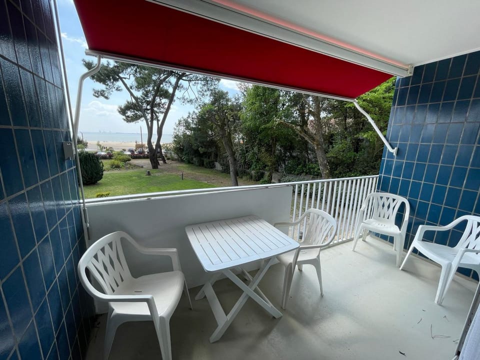 Appartement 3 Ch. Vue Mer, 1er Étage - St-Georges-de-Didonne - FR-1-550-35 Apartment in Nouvelle-Aquitaine