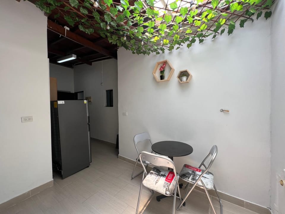 APARTAMENTO AMOBLADO SECTOR LAURELES-ESTADIO hasta 6 personas - Praga Apartment in Medellin