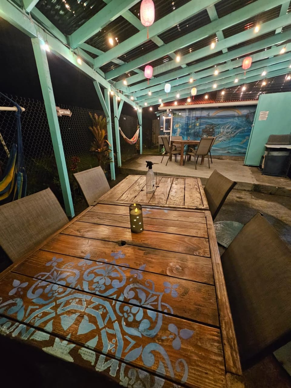 Property building, Balcony/Terrace, Seating area, Dining area