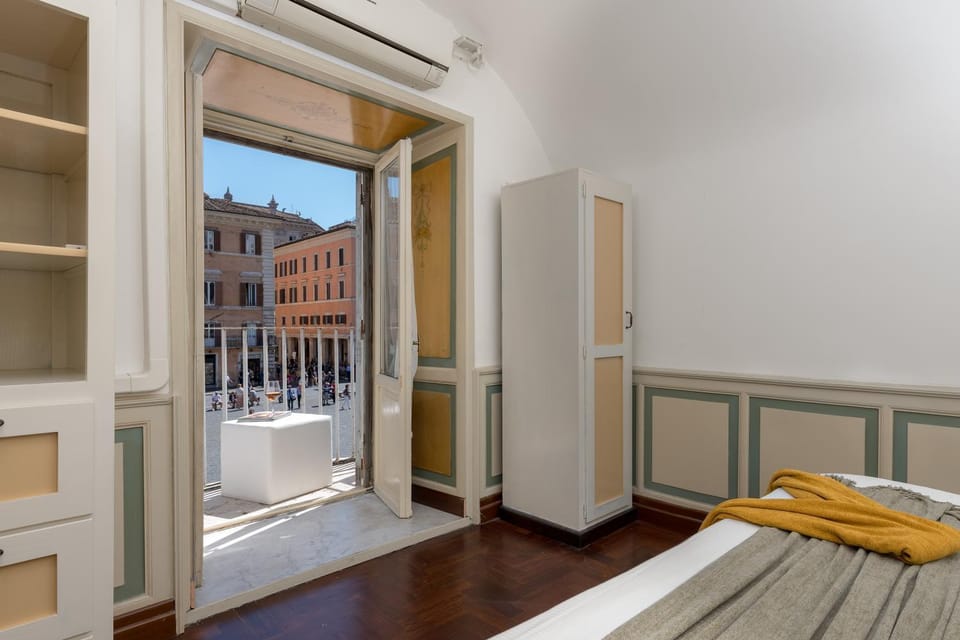 NEW! Amazing Piazza Navona View Apartment in Rome