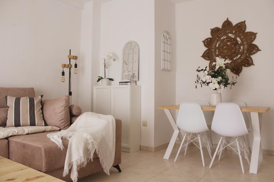 Photo of the whole room, Decorative detail
