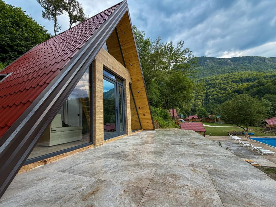 Property building, Natural landscape, Garden view, Mountain view, Pool view, Swimming pool, sunbed
