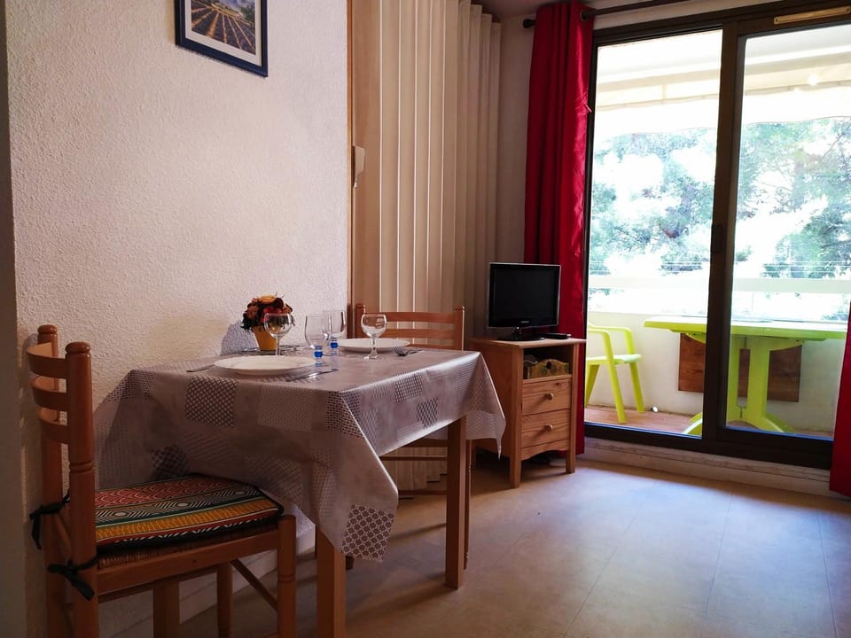 T2 au calme, entre mer et pinède. Apartment in Six-Fours-les-Plages