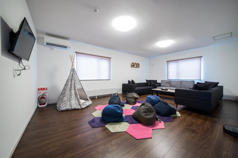 TV and multimedia, Living room, children, air conditioner