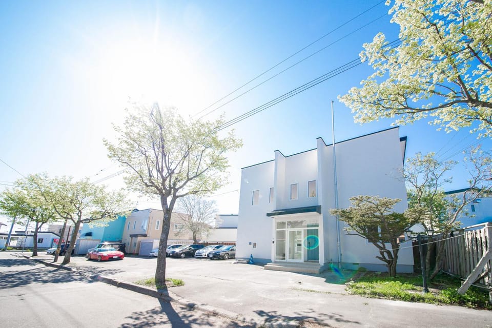 Property building, Neighbourhood, Parking