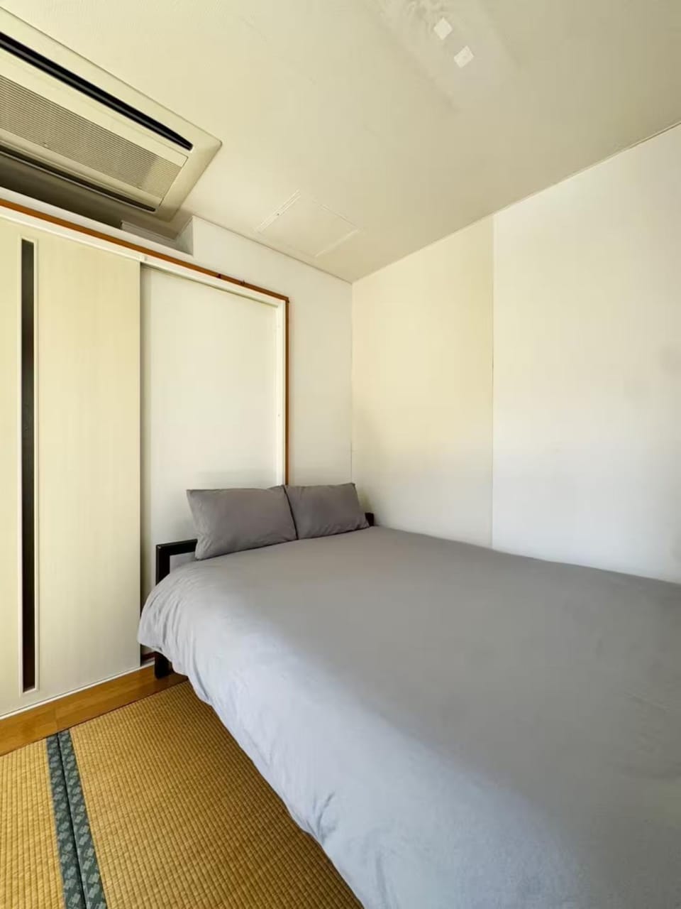 Bed, Bedroom, air conditioner