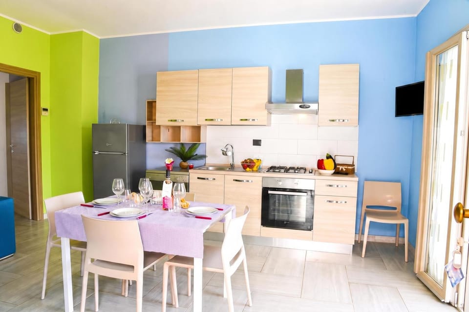 Dining area, kitchen