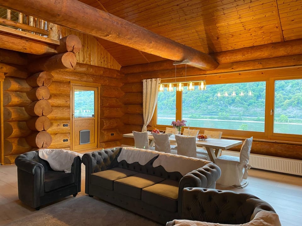 View (from property/room), Living room, Business facilities, Seating area, Meeting/conference room, River view