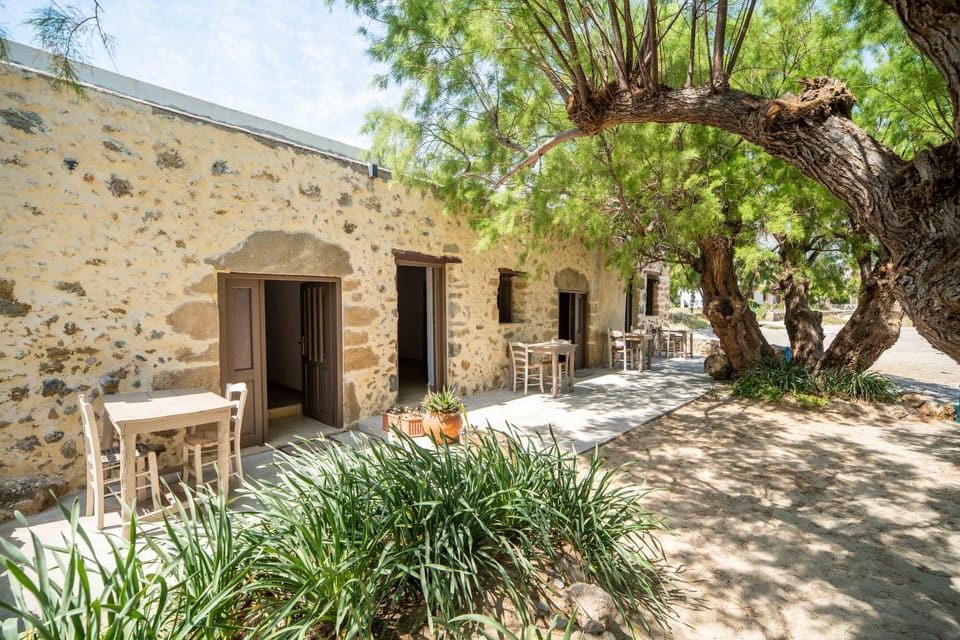 Patio, Facade/entrance