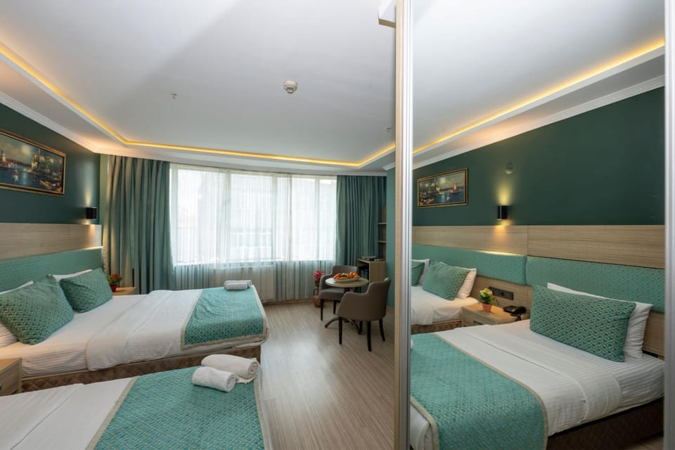 Bed, Seating area