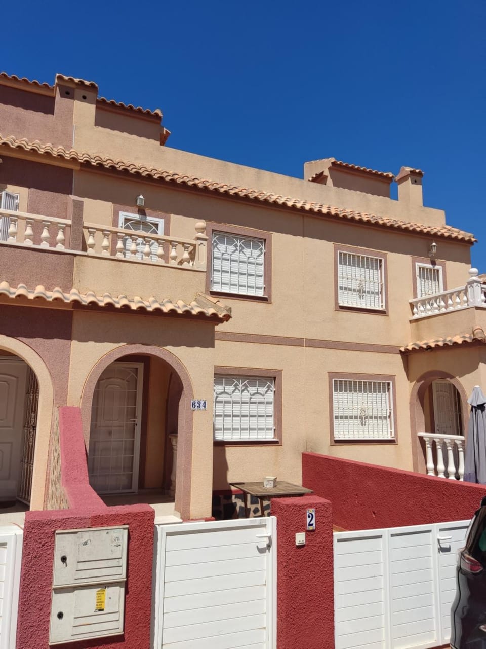 Facade/entrance